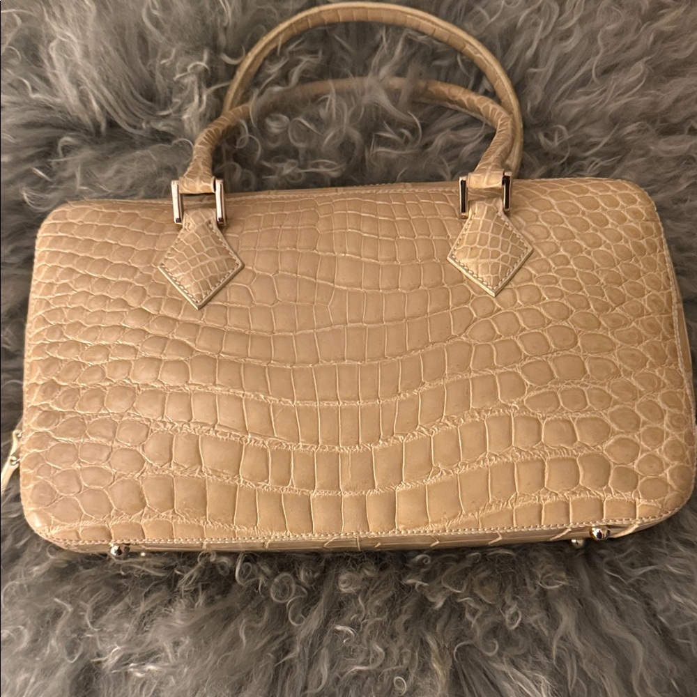 Chic &Rare* Stamped Genuine Croc Satchel in Eggshell